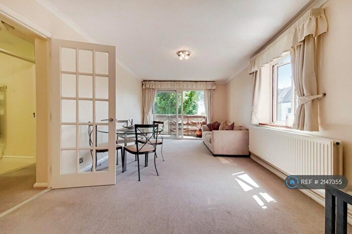1 Bedroom Flat To Rent In Broadmead Road, Woodford Green, IG8