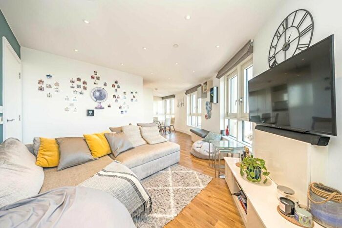 2 Bedroom Apartment To Rent In Queensland Road, Islington, N7