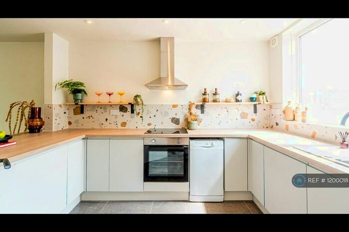 3 Bedroom Maisonette To Rent In Brabham Close, Manchester, M21