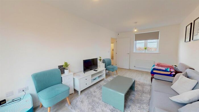 3 Bedroom Property To Rent In Kempton Close, Chesterton, Bicester, OX26