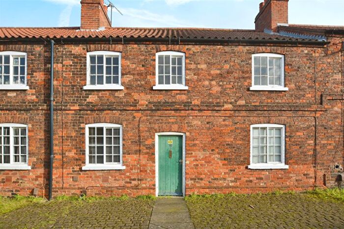 2 Bedroom Terraced House For Sale In Redbourne Street, Scunthorpe, DN16