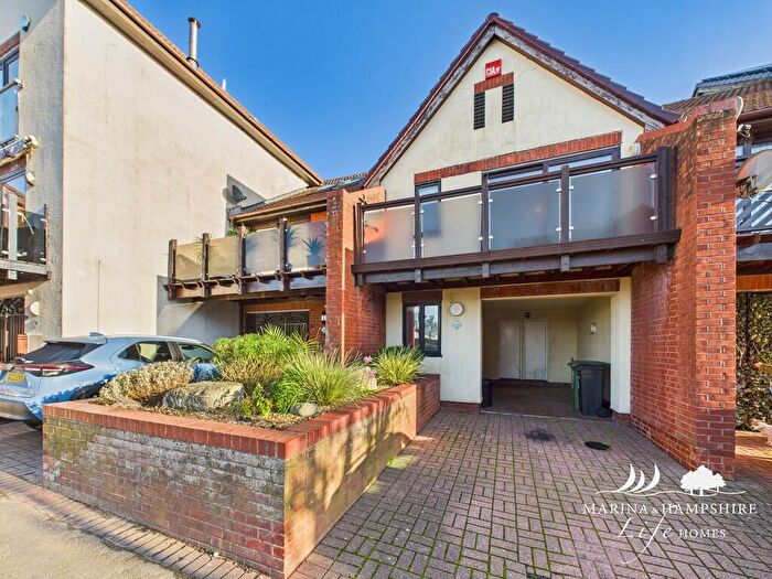 3 Bedroom Town House For Sale In Carne Place, Port Solent, Portsmouth, PO6