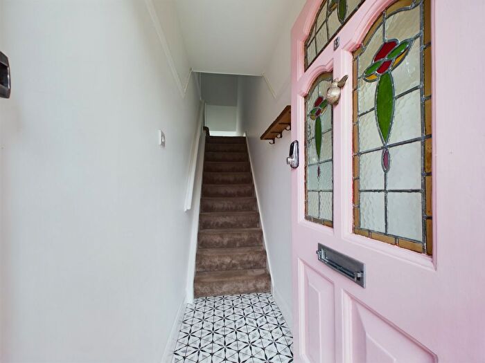 2 Bedroom Flat To Rent In Beaconsfield Avenue, Cosham, Portsmouth, PO6