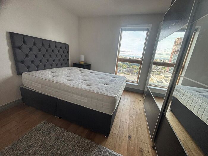 2 Bedroom Flat To Rent In Jefferson Place, Fernie Street, Green Quarter, M4