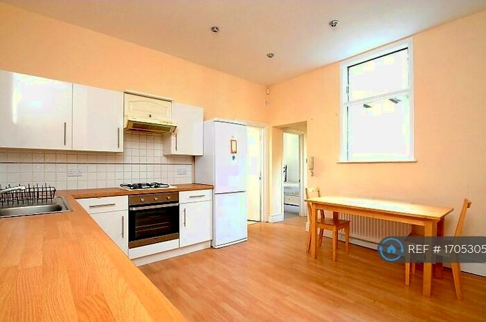 1 Bedroom Flat To Rent In Cambridge Road, Kingston Upon Thames, KT1