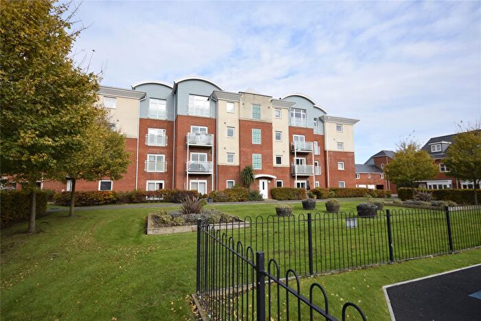 2 Bedroom Flat To Rent In Reynolds Avenue, Redhill, Surrey, RH1
