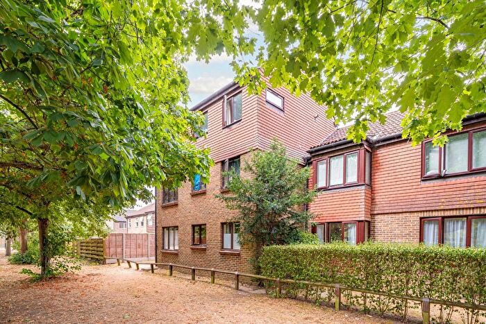 1 Bedroom Flat For Sale In Stanford Close, Hampton, TW12