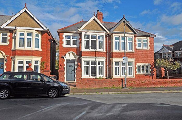 3 Bedroom Semi-Detached House For Sale In Stylish Family House, Brynhyfryd Avenue, Newport, NP20