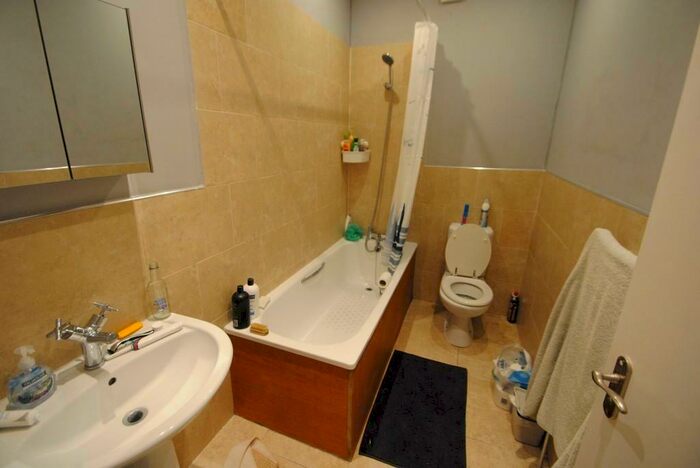 2 Bedroom Flat To Rent In Bed Ground Floor Flat In Meyrick Park - Rushton, BH3
