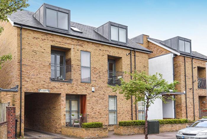2 Bedroom Flat To Rent In Pemberton Court, Primrose Road, South Woodford, London, E18