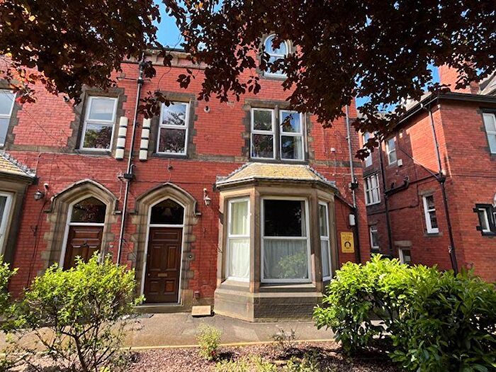 2 Bedroom Flat To Rent In Cardigan Road, Leeds, LS6