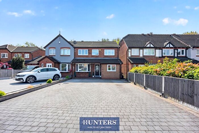 3 Bedroom House For Sale In Southfield Close, Dukinfield, SK16