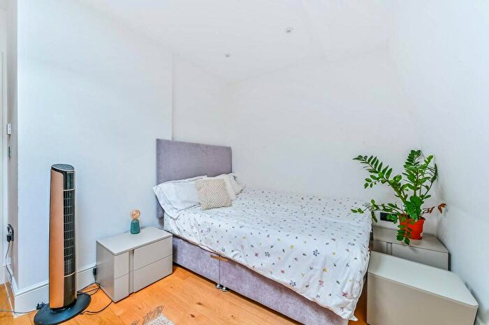 2 Bedroom Flat To Rent In Parkhurst Road, Holloway, London, N7