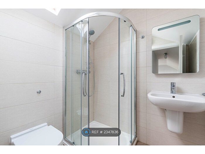 3 Bedroom Flat To Rent In Overhill Road, London, SE22