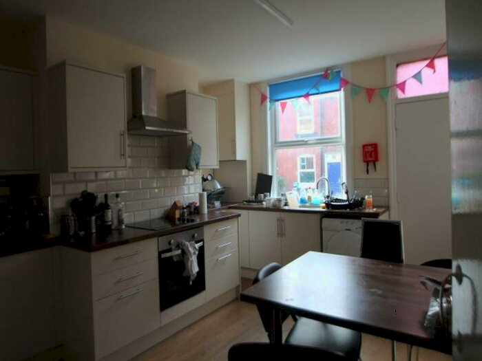 4 Bedroom House To Rent In Hessle Mount, Leeds, LS6