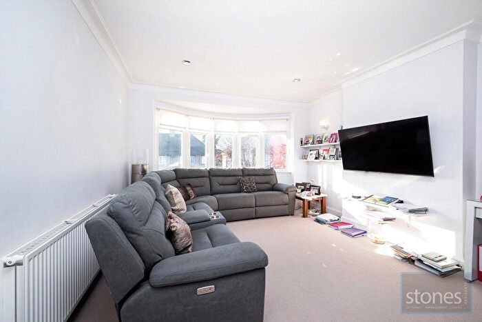 4 Bedroom Duplex For Sale In Millway, Mill Hill, London, NW7