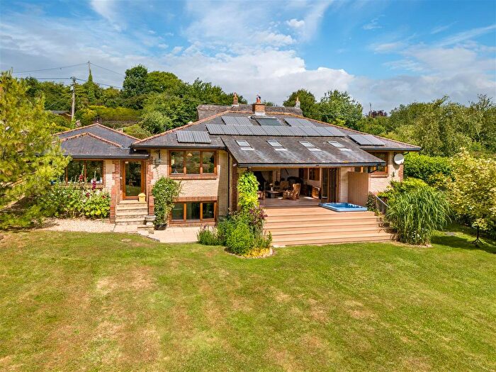 4 Bedroom Property For Sale In Clay Lane, Newbridge, Yarmouth, PO41