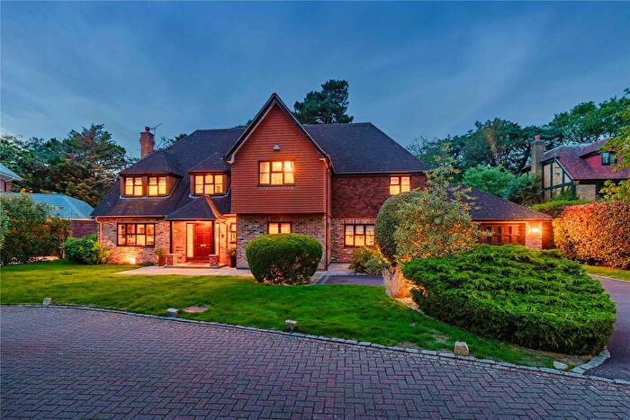 4 Bedroom Detached House For Sale In High Coombe Place, Warren Cutting, Kingston Upon Thames, KT2