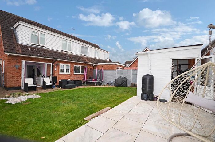5 Bedroom Semi-Detached House For Sale In Oakleigh Close, Raunds, NN9