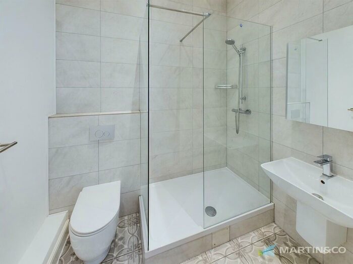 2 Bedroom Flat For Sale In Clifton Drive North, Lytham St Annes, FY8