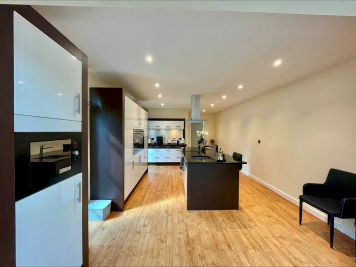 4 Bedroom Property To Rent In Milton Road, Canford Cliffs, Poole, BH14