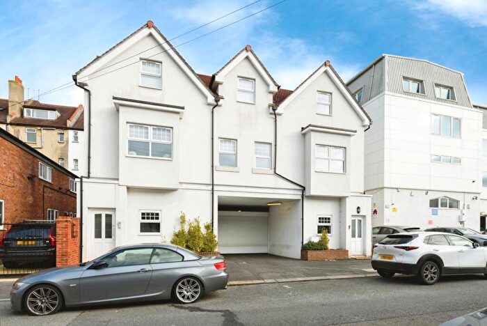 2 Bedroom Flat For Sale In Lower Road, Kenley, Surrey, CR8