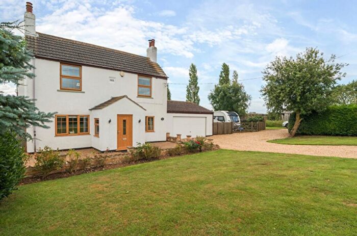 3 Bedroom Detached House For Sale In Timberland Fen, LN4