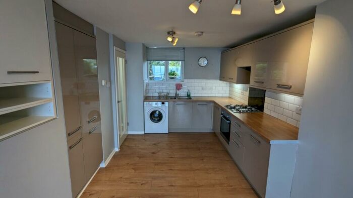 2 Bedroom Apartment To Rent In Dyfed, Northcliffe, Penarth, CF64