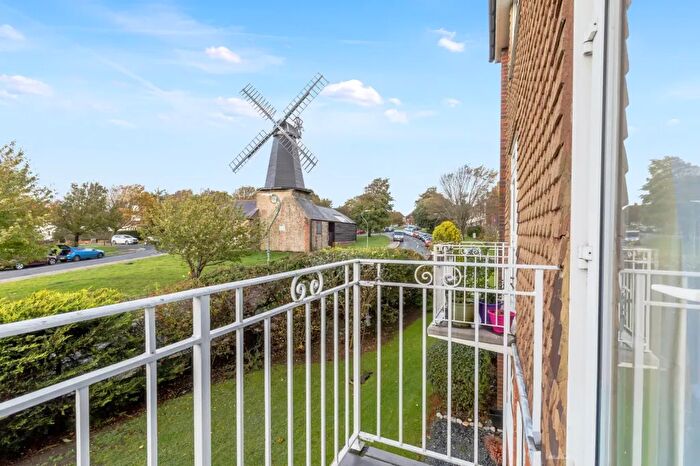 2 Bedroom Maisonette To Rent In Holmes Avenue, Hove, BN3