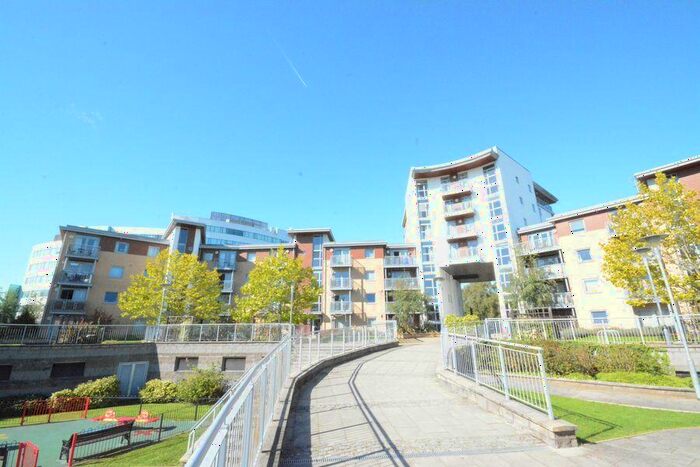 2 Bedroom Apartment To Rent In Kelvin Gate, Bracknell, RG12