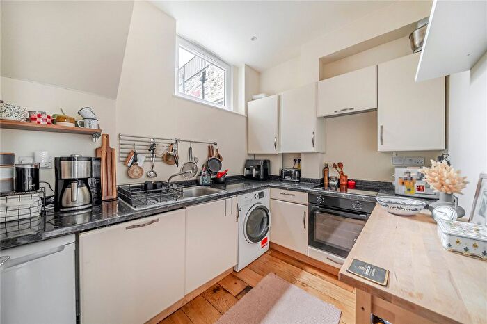 2 Bedroom Flat To Rent In Hampden Road, Harringay, London, N8