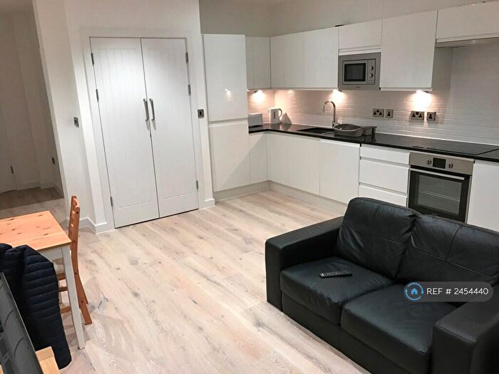 1 Bedroom Flat To Rent In Garrard House, Reading, RG1