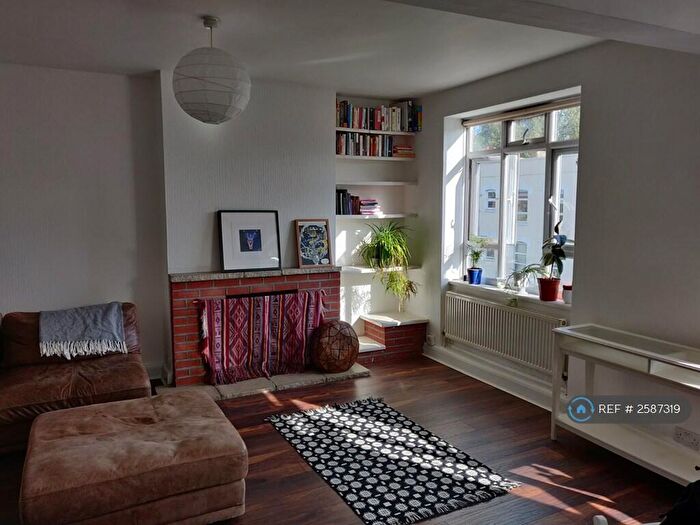 2 Bedroom Flat To Rent In Powerscroft Rd, London, E5