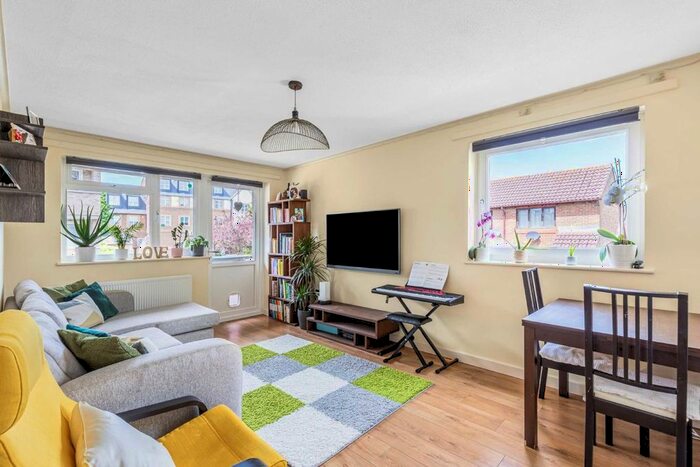 2 Bedroom Flat To Rent In South Place, Surbiton, KT5