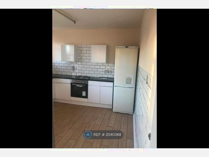 3 Bedroom Flat To Rent In Woodside Road, Stirling, FK8