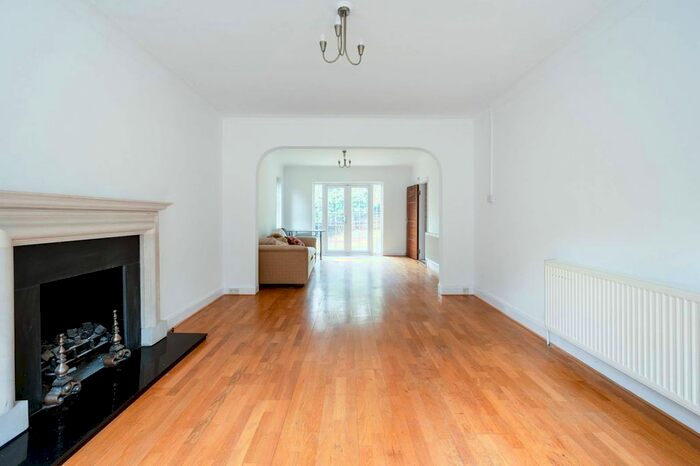 5 Bedroom Property To Rent In Gibsons Hill, Streatham, London, SW16