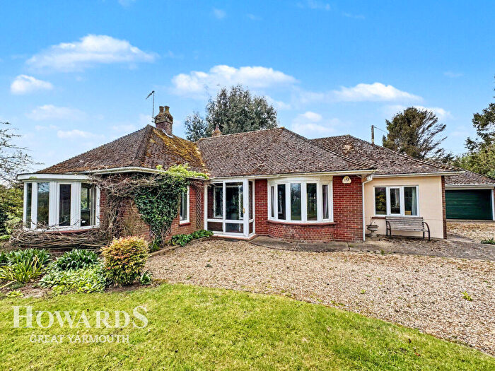 3 Bedroom Detached Bungalow For Sale In Hall Road, Clippesby, NR29