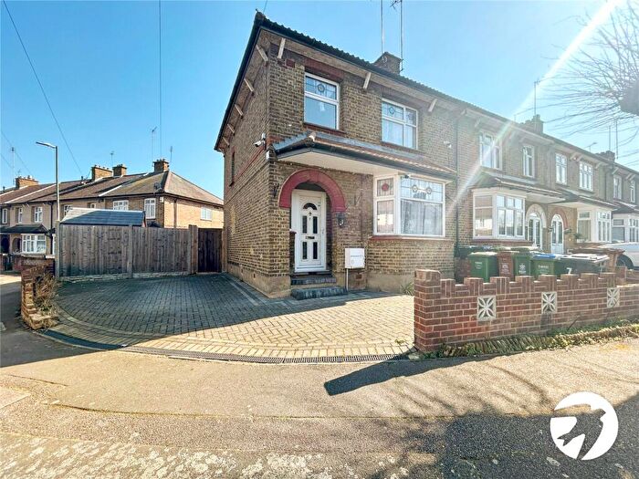 3 Bedroom End Of Terrace House To Rent In Lydia Road, Erith, DA8