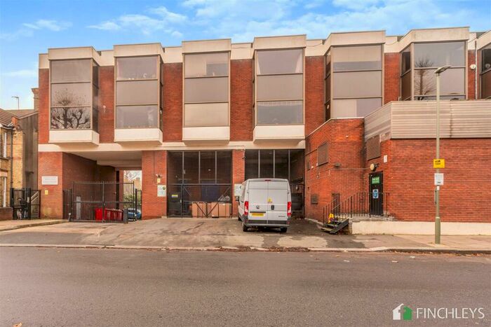 1 Bedroom Flat To Rent In Premier Lodge, Redbourne Avenue, London, N3