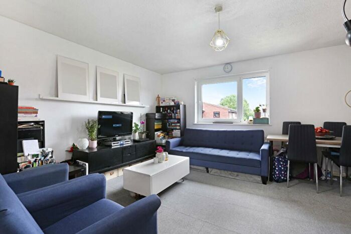 2 Bedroom Flat For Sale In Granville Square, London, SE15