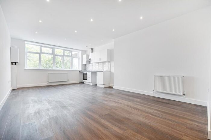 Flat To Rent In High Street Strood, ME10