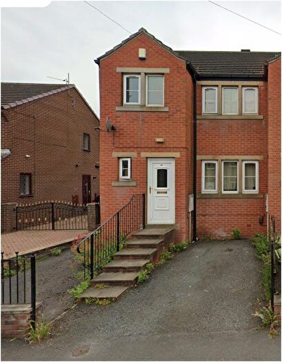 3 Bedroom End Of Terrace House To Rent In Carr Green Lane, Moldgreen, Huddersfield, HD5