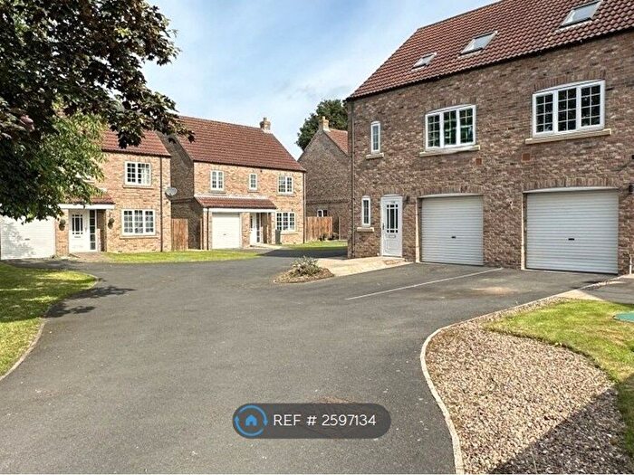 3 Bedroom Semi-Detached House To Rent In Park Avenue, Selby, YO8