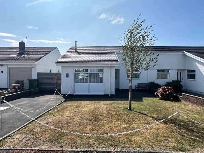 3 Bedroom Semi-Detached Bungalow For Sale In Maes Yr Haf, Ammanford, Carmarthenshire., SA18