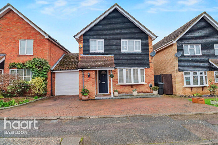 3 Bedroom Detached House For Sale In Kennedy Avenue, Basildon, SS15