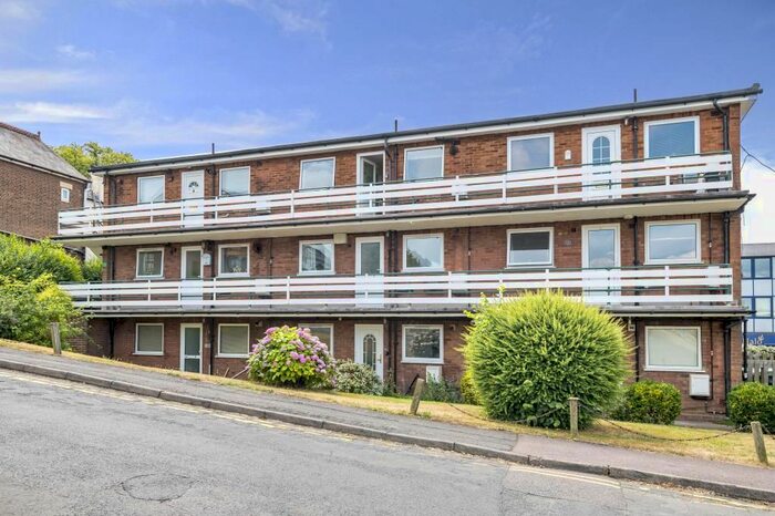 2 Bedroom Flat To Rent In Gladstone Court, Chesham, HP5