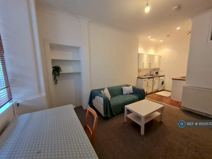 1 Bedroom Flat To Rent In Lochrin Place, Edinburgh, EH3