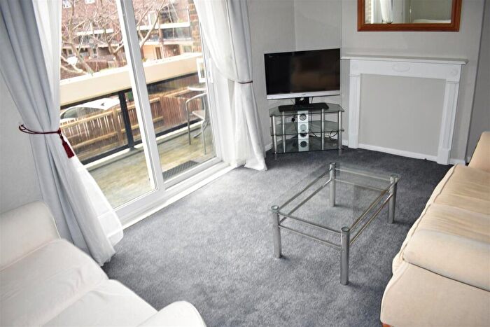 2 Bedroom Maisonette To Rent In Three Tun Close, Southsea, PO1