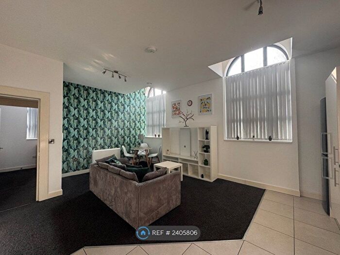 2 Bedroom Flat To Rent In Quay House, Salford, M5