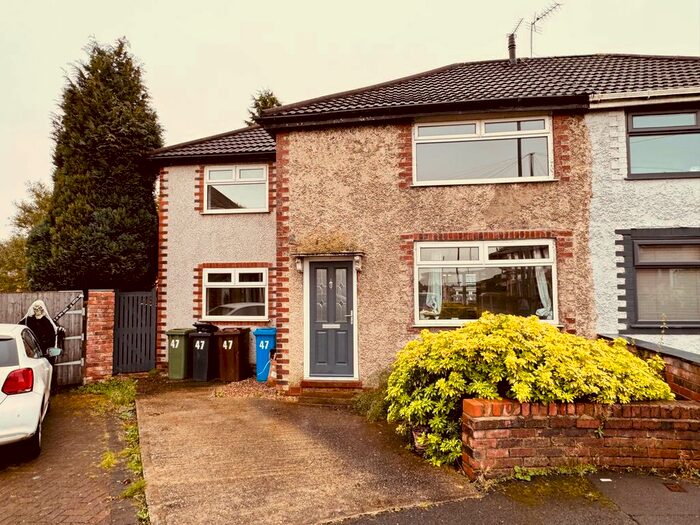 4 Bedroom Semi-Detached House To Rent In Lyme Grove, Manchester, M43